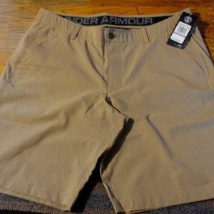 Under Armour Size 38 Khaki Shorts